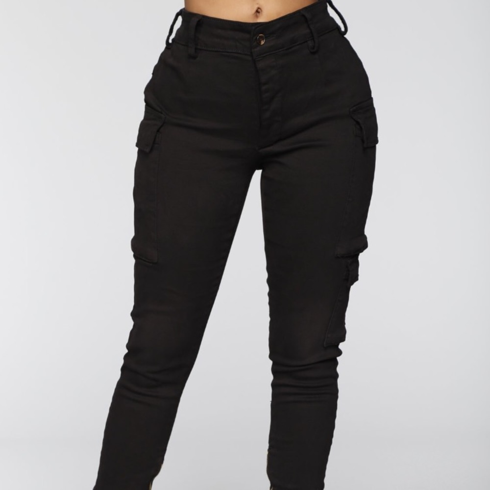 FASHION NOVA NWT “Kalley Cargo Pants” Black XS